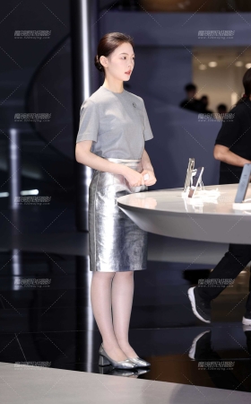 20250429华为的肉丝美腿礼仪 [16P]