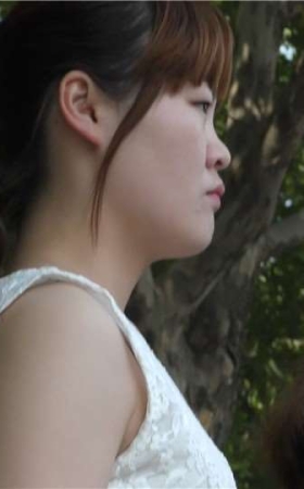 4K 鲜嫩多汁的玉足少女 [165 MB ]