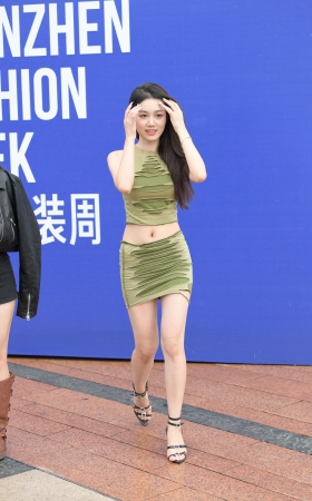 23917-7=96√清纯美腿闺蜜