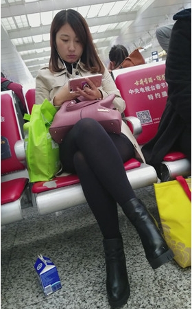 漂亮的黑丝妹子