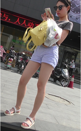 超酷的墨镜女孩