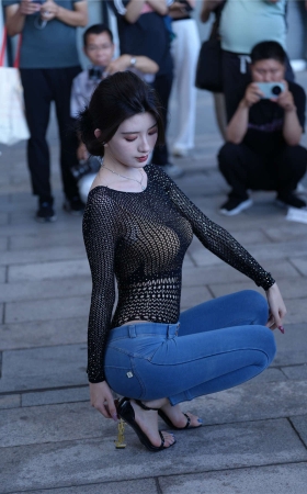 魅力性感车模