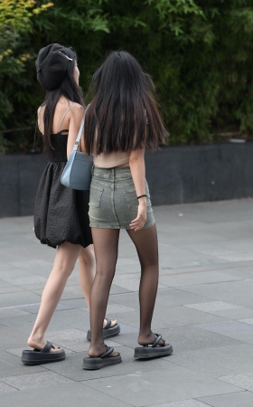 黑丝vs清秀闺蜜