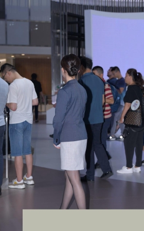 有此黑丝女子，我都不想拍车模了3A2575[283M]