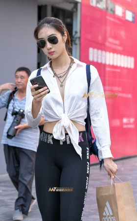 紧身运动黑裤女孩 [15P]