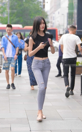 苗条小姐姐，臀却一点也不瘦 [15P]