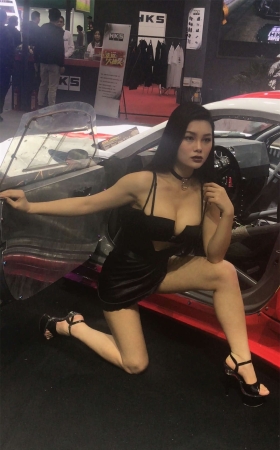 车展上的性感长裙靓模