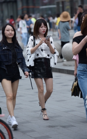 短裙美女