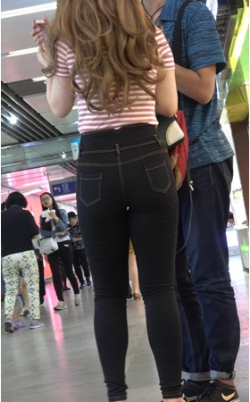 黑色高腰牛仔裤丰腴小姐姐