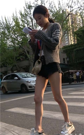 4K 气质热裤美颜漂亮小姐姐