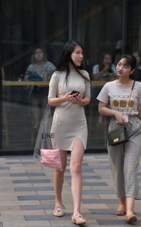 开叉包屯美女