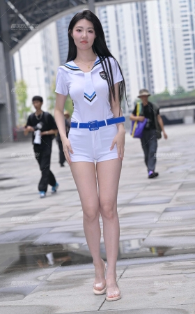 白色热裤小妹 [23P]