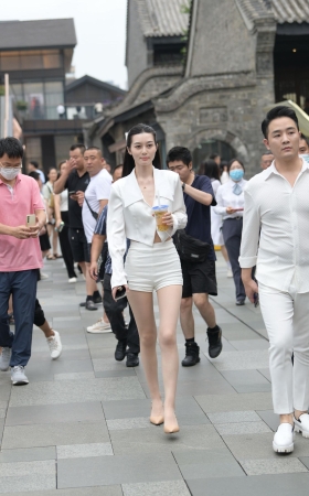 靓丽肉丝极品美女