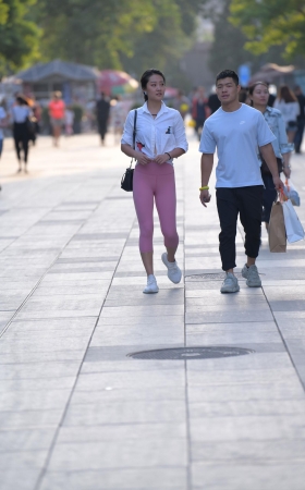 性感粉色瑜伽裤美女