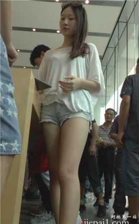 街拍时尚气质美丽大方女孩 [348 MB]