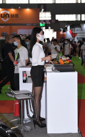 展会美女黑丝前台
