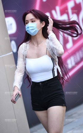 迎面走来的热裤 [16P]