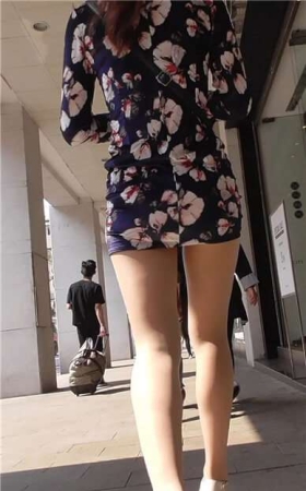 街拍旗袍装肉丝袜美眉 [374 MB]