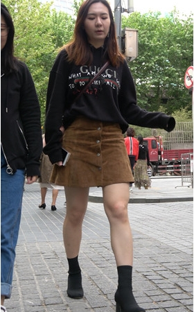 黑色卫衣小姐姐