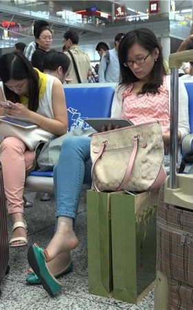 成熟牛仔紧身裤少F有人的透明短丝袜 [1.18 GB/MP4]