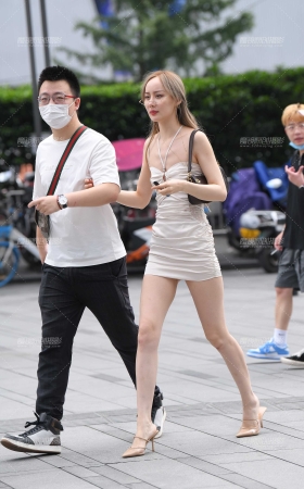 白皙美腿高跟美女 [19P]
