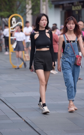 短裤美女
