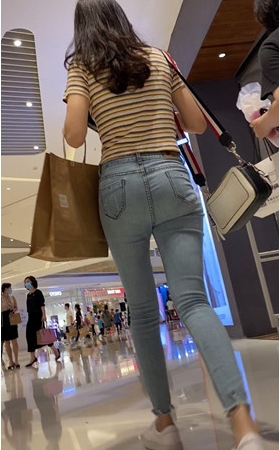 斯文的牛仔裤小姐姐