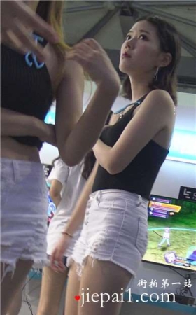 4k-展会后台性感长腿白热裤美眉