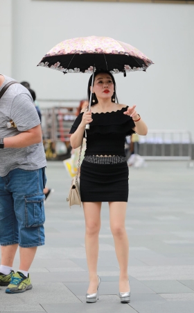 肉丝美腿细高跟小姐姐