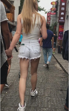 国外妹子性感热裤月牙
