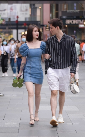 牛仔连衣裙美腿女友 [13P]