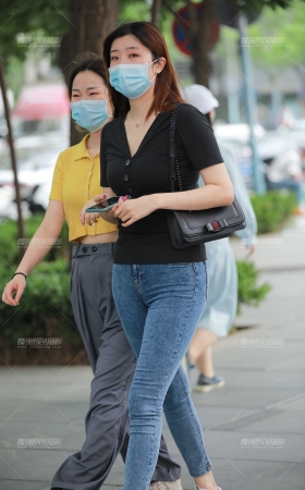 丰满蓝牛小妹 [22P]