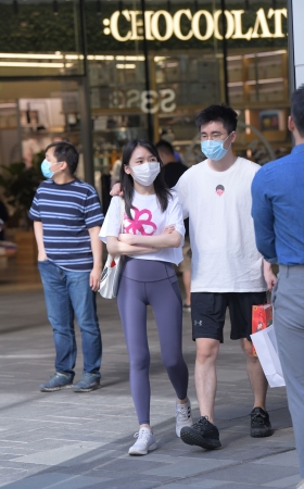 漂亮的瑜伽裤小姐姐