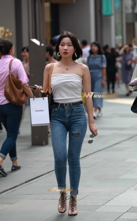饱满紧牛女孩 [25P]