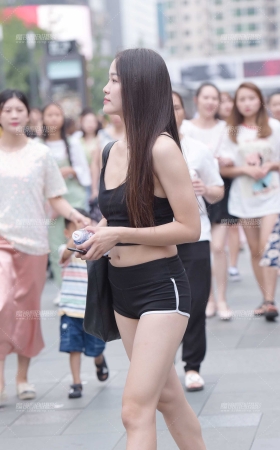 买化妆品的小姐姐 [19P]