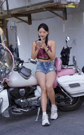 [一始专区] 牛仔热裤美女<font color=red> [10P]</font>