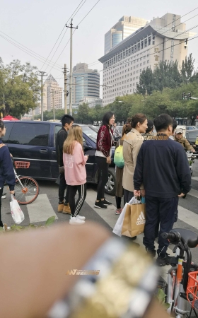 美臀紧身瑜珈裤  内内勒痕若隐若现 [26P]