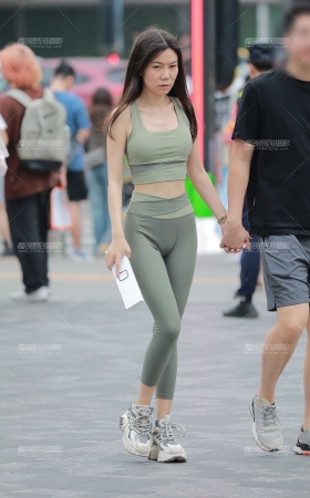 绿色瑜伽裤女友 [27P]