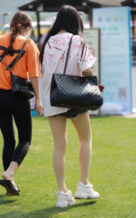 肉丝长腿美女