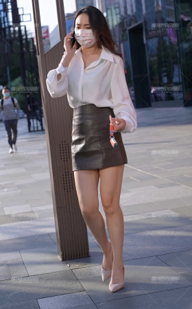 长腿韵味美女 [18P]