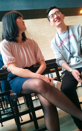 街拍视频黑色丝袜高跟美女