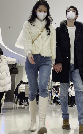 气质牛仔美女