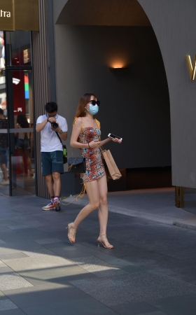 抹胸美腿高跟