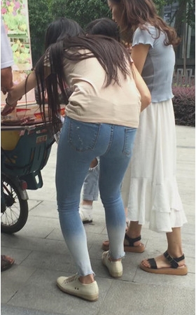长发牛仔小妹