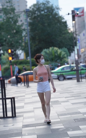 白色高腰热裤美女