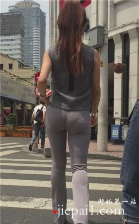 街拍灰色紧身裤美臀性感熟女内痕明显 [1.87 GB]