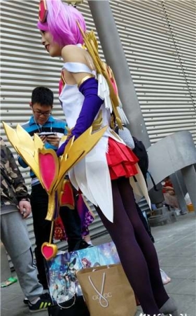 4k超清，玩cosplay的清纯可爱美女，颜值更是没得说