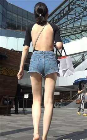 4k-苗条身材性感大开背超短热裤美女（上） [1.02 GB]
