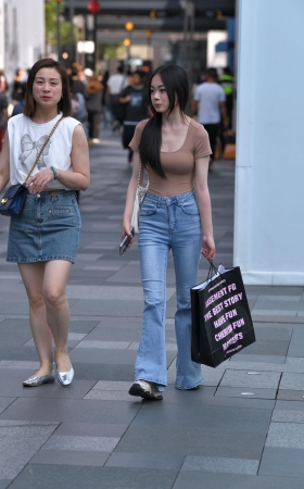牛仔裤美女