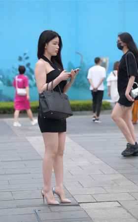 黑色连体包臀裙